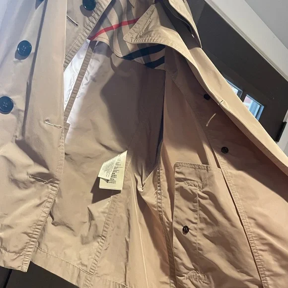 Burberry Hooded Short Showerproof Trench
Coat - Picture 5 of 16